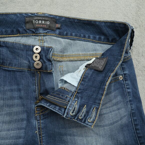 Torrid Jeans Women's Size 14R Blue Mid-Rise Jegging Denim 28.5"Inseam Distressed - Picture 2 of 16